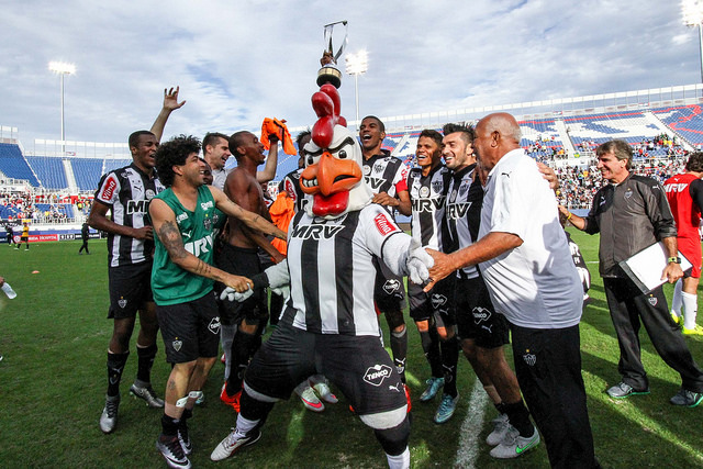 Galo se despede dos EUA com um título
